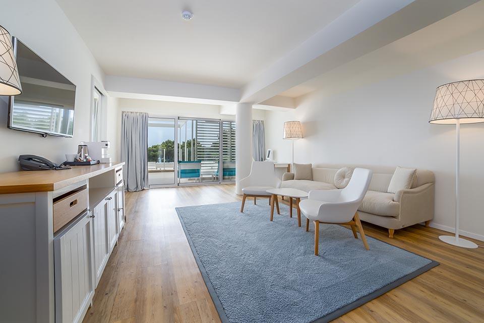 Suite with Balcony and Sea View,660463041:JPEG