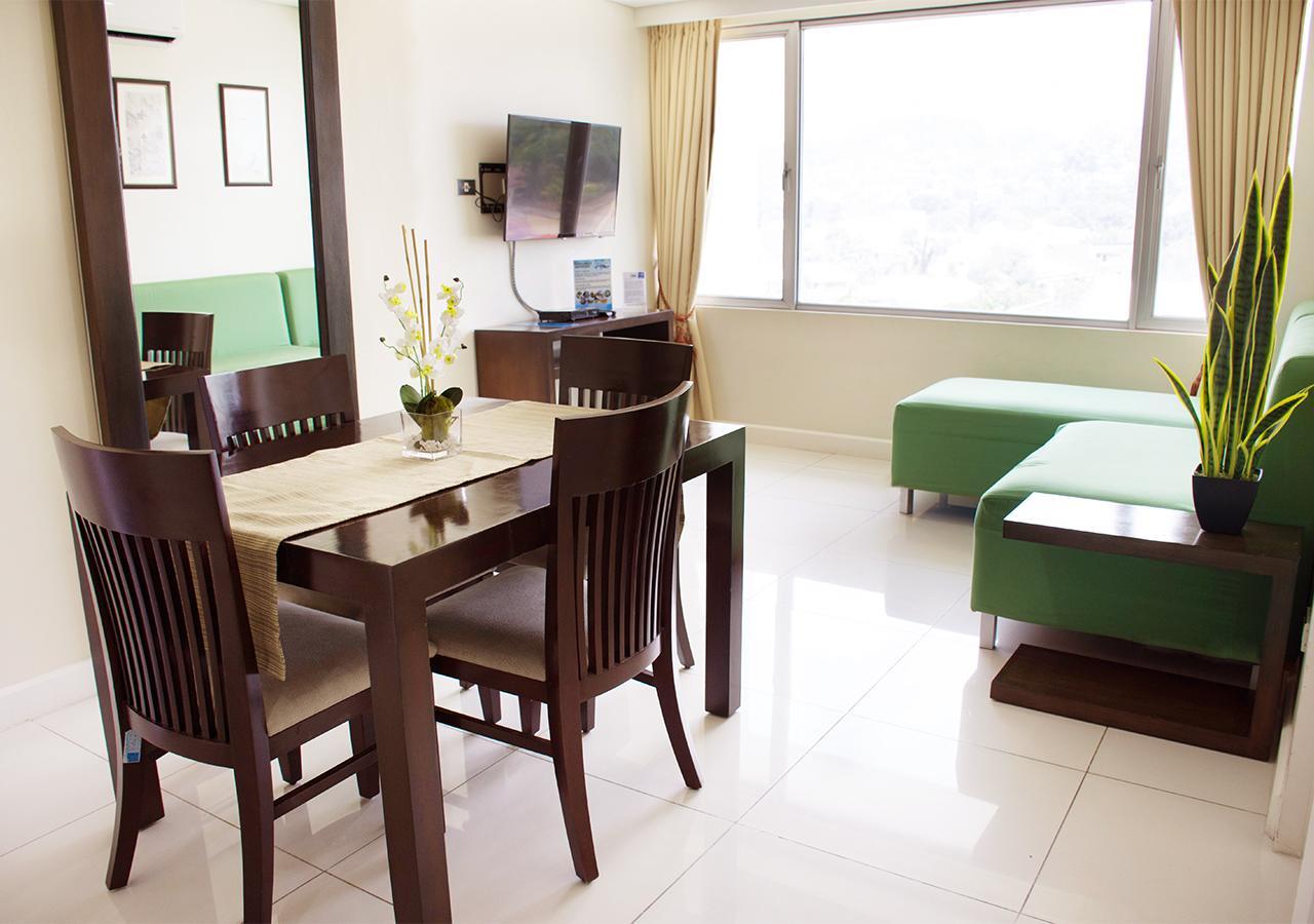 Deluxe One-Bedroom Suite