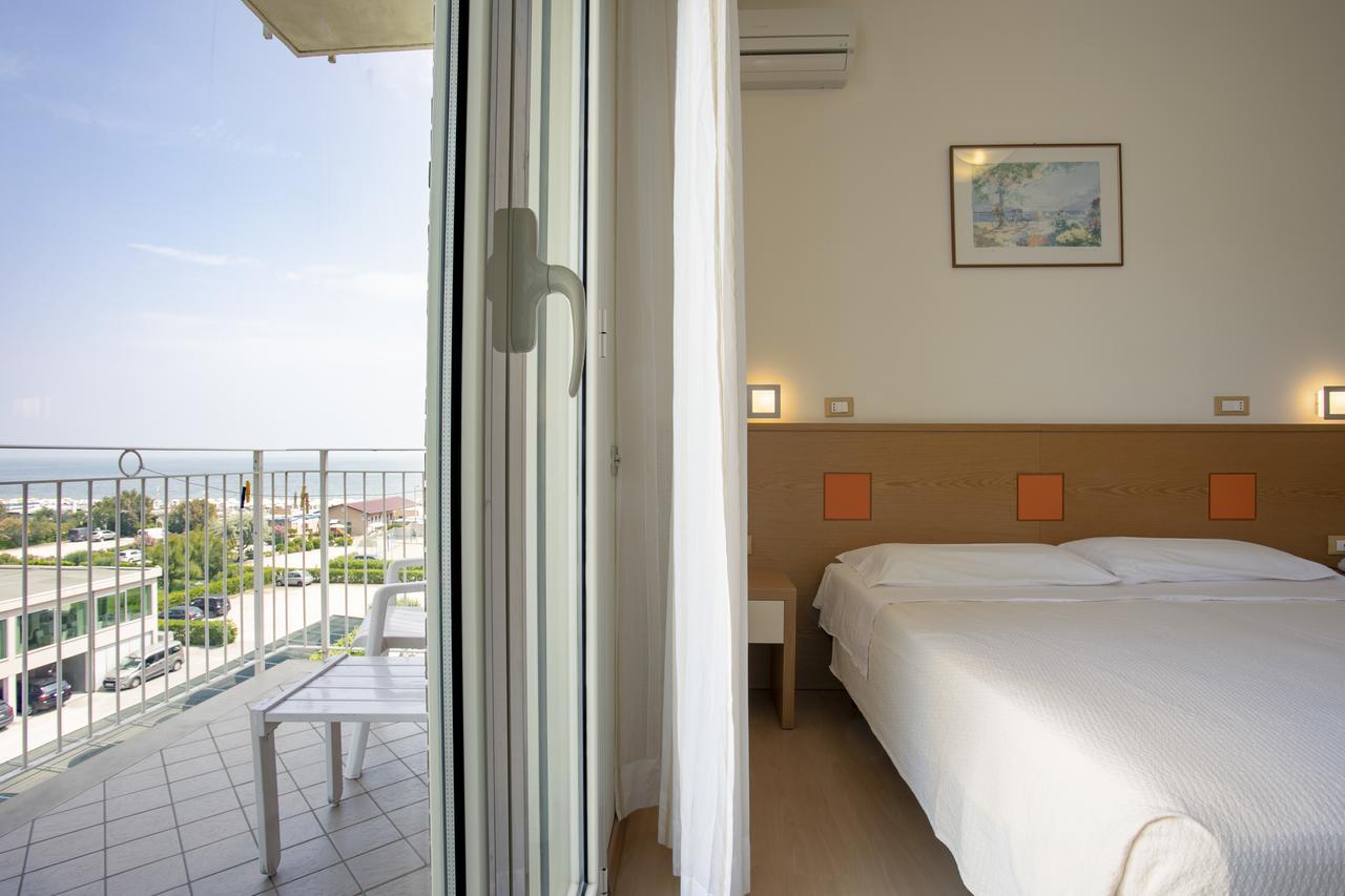 Double or Twin Room Sea View