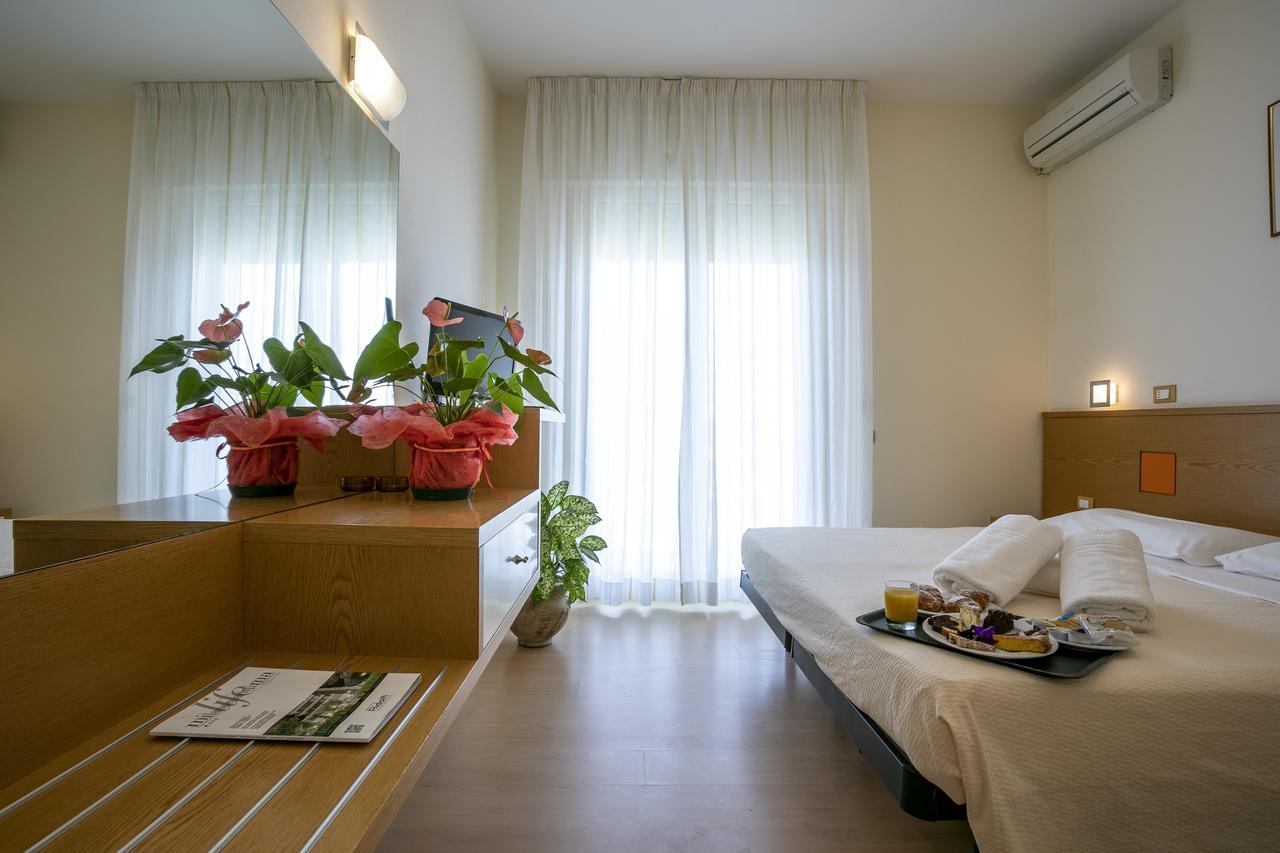 Double or Twin Room Sea View