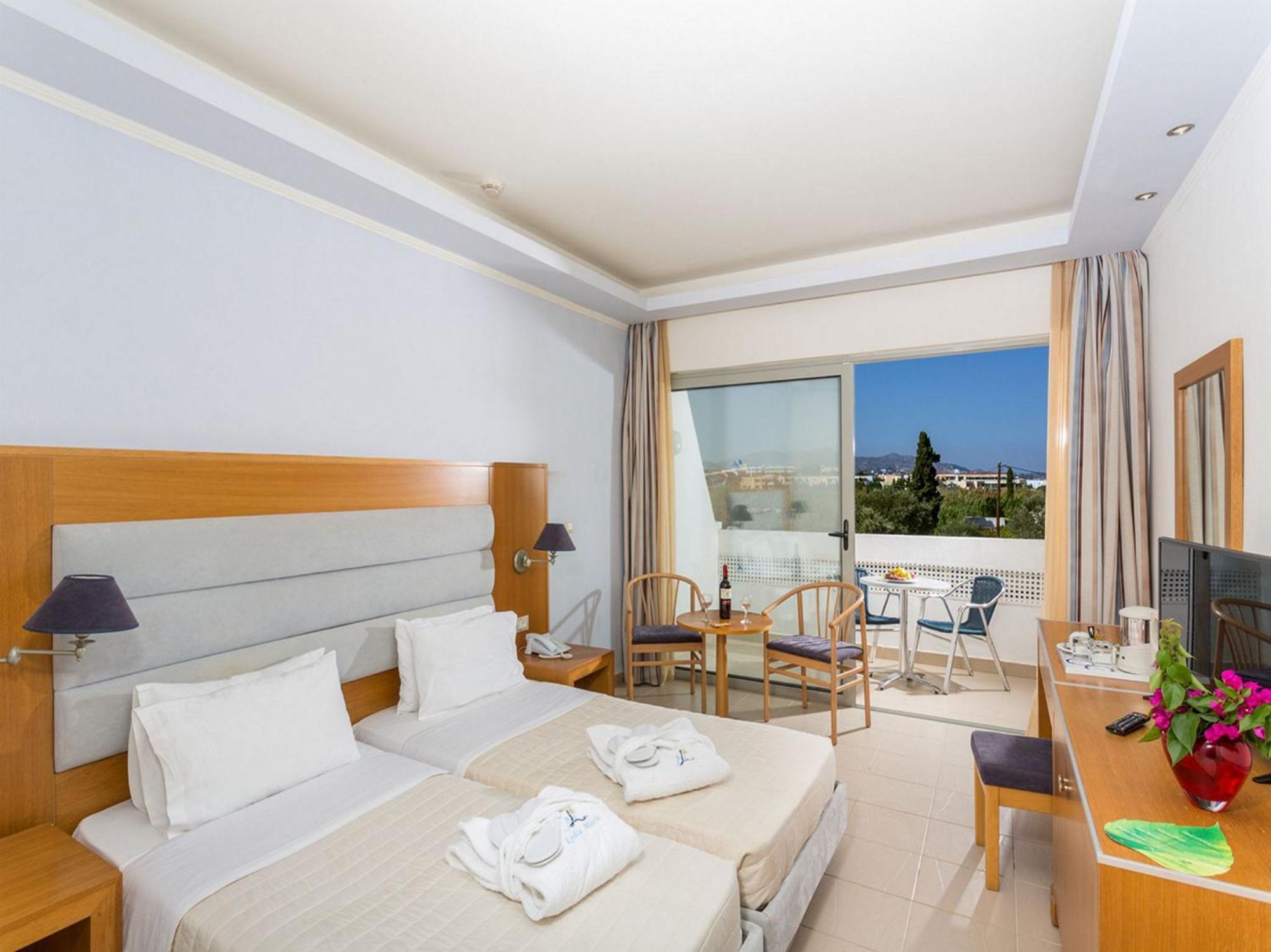 Habitación Clásica con vistas a la piscina
