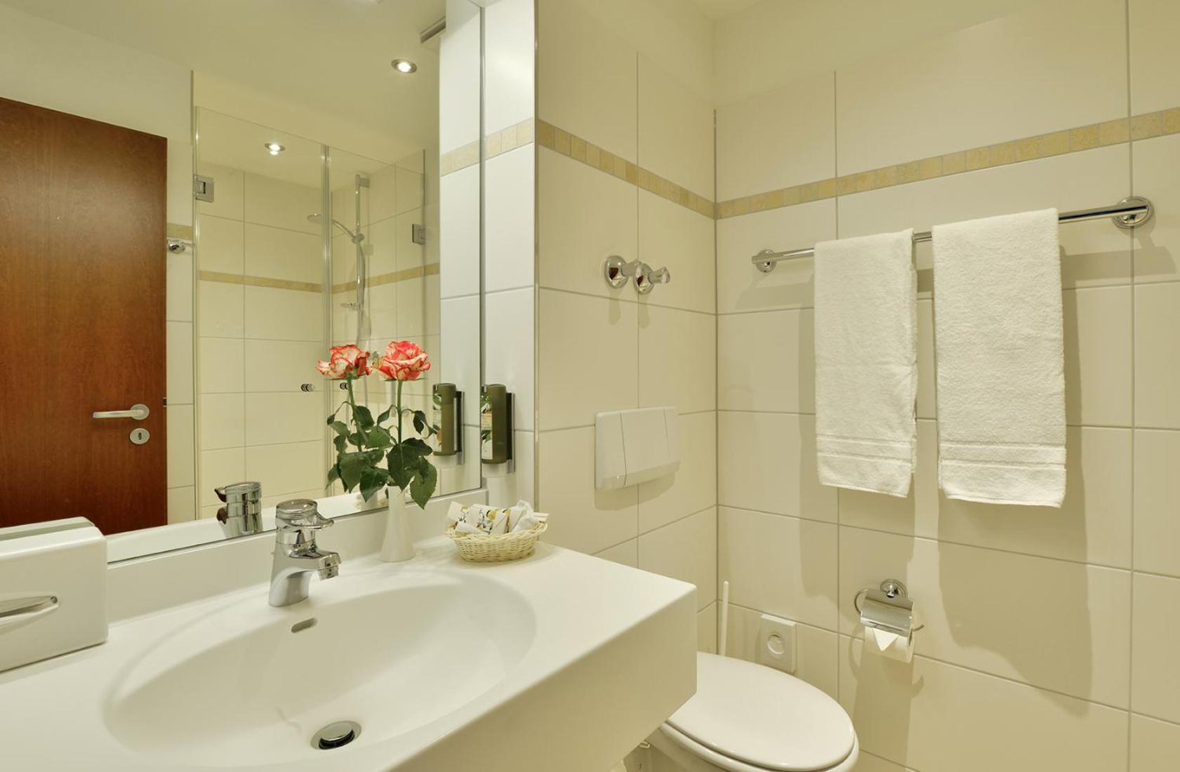 Standard Double Room,687767889:JPEG