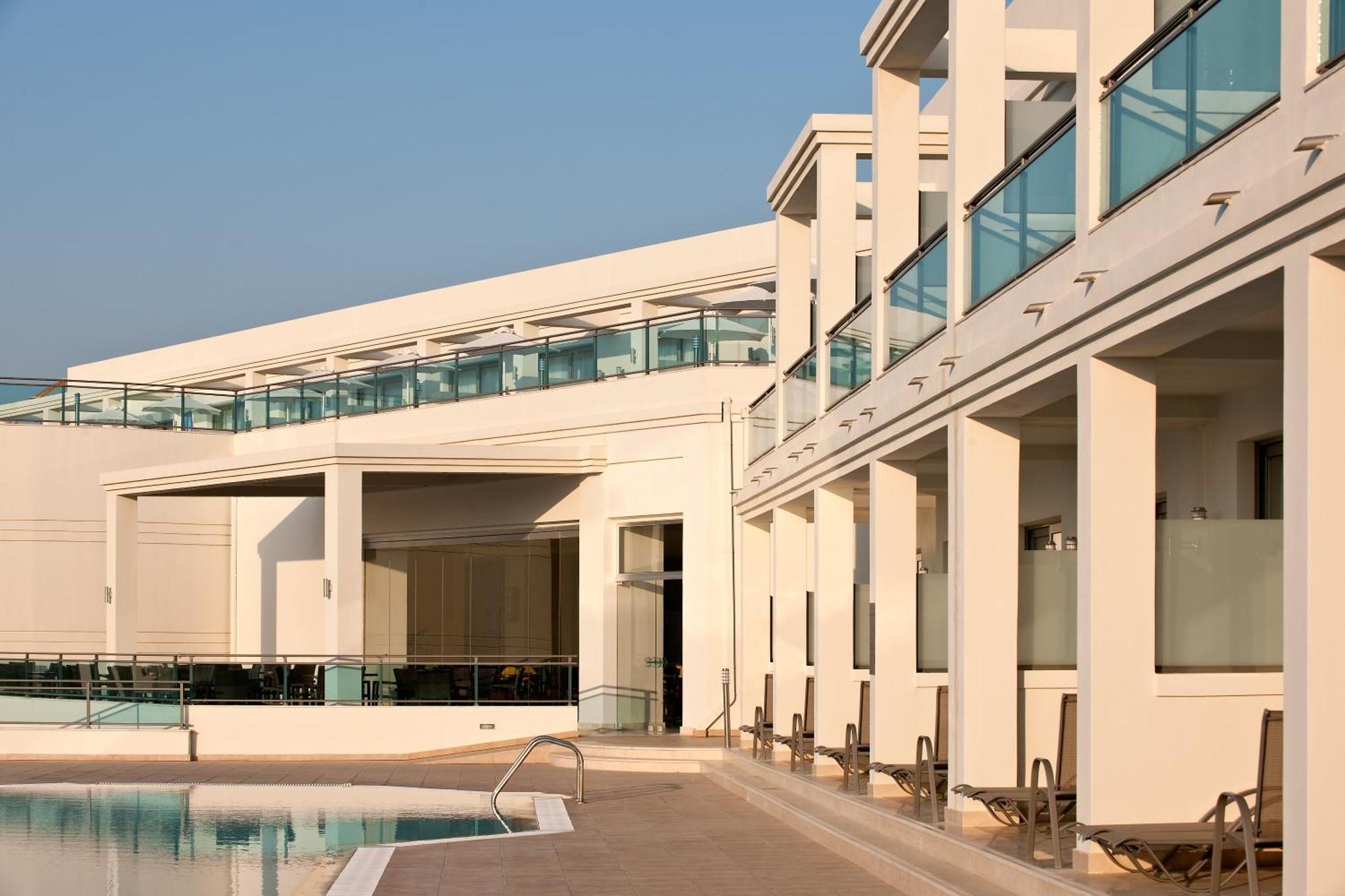Junior Suite Sea View Sharing Pool