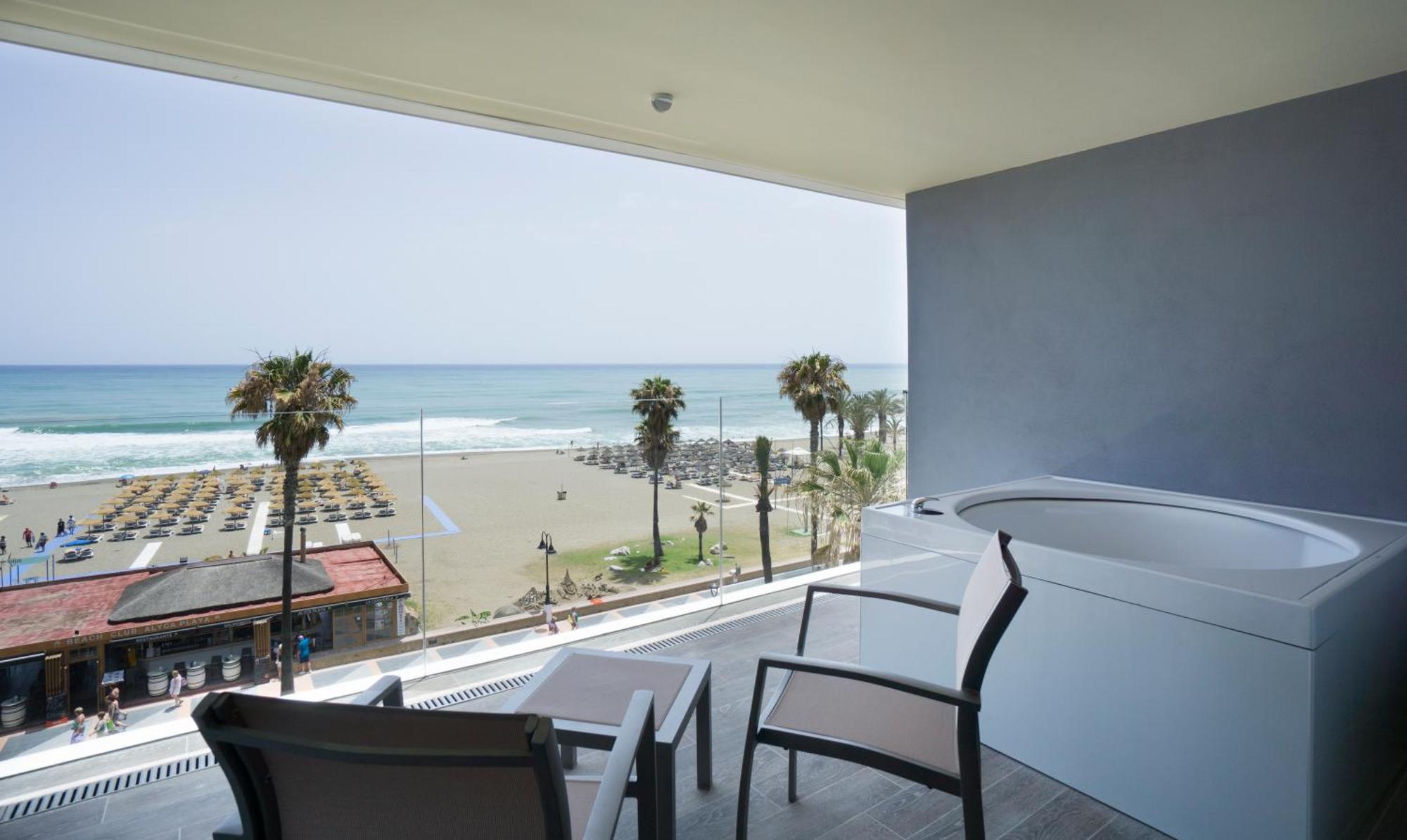 Suíte Júnior com Vista do Mar (2 Adultos + 2 Crianças)
