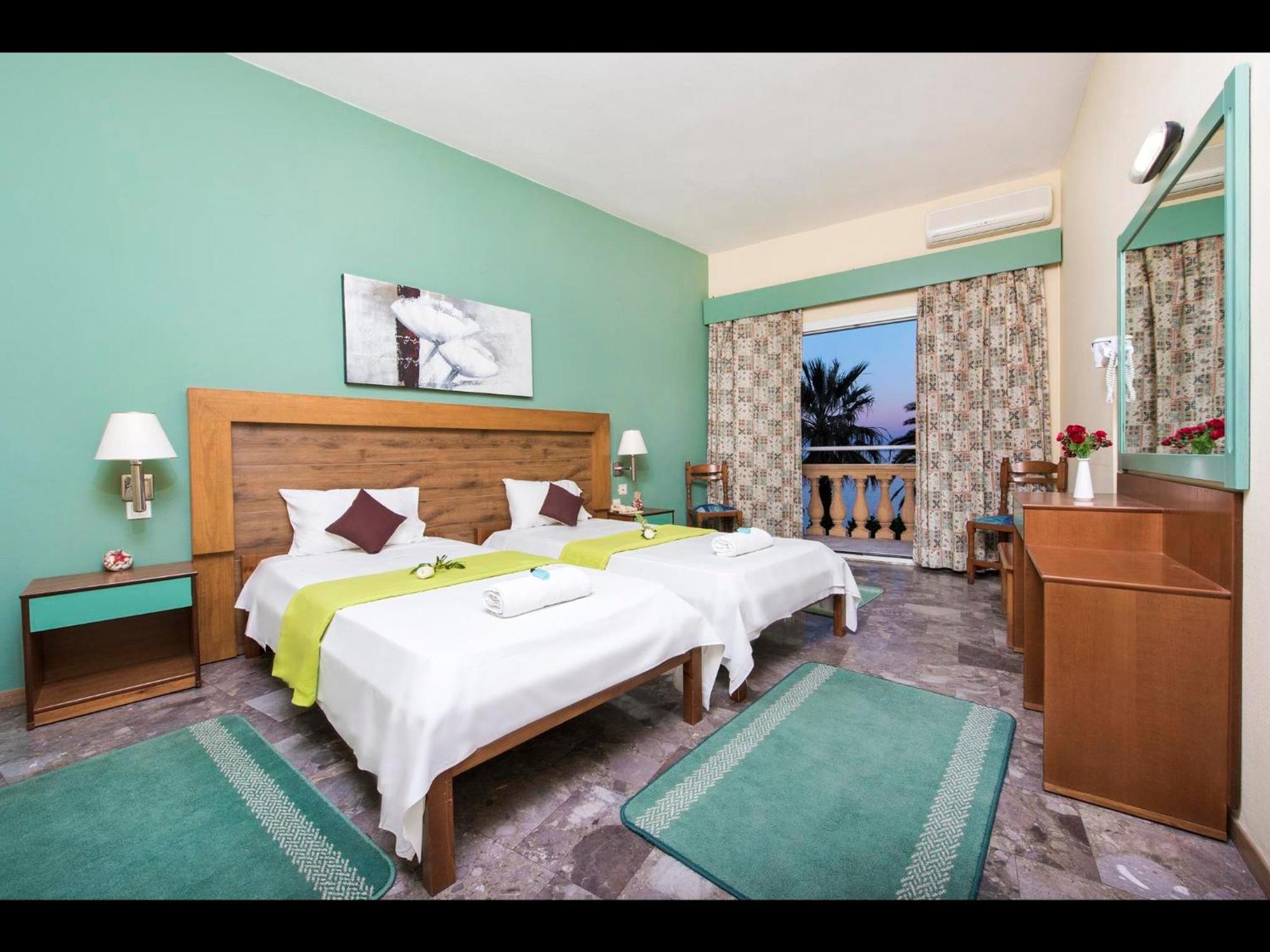 Family Room (2 Adults + 2 Children)