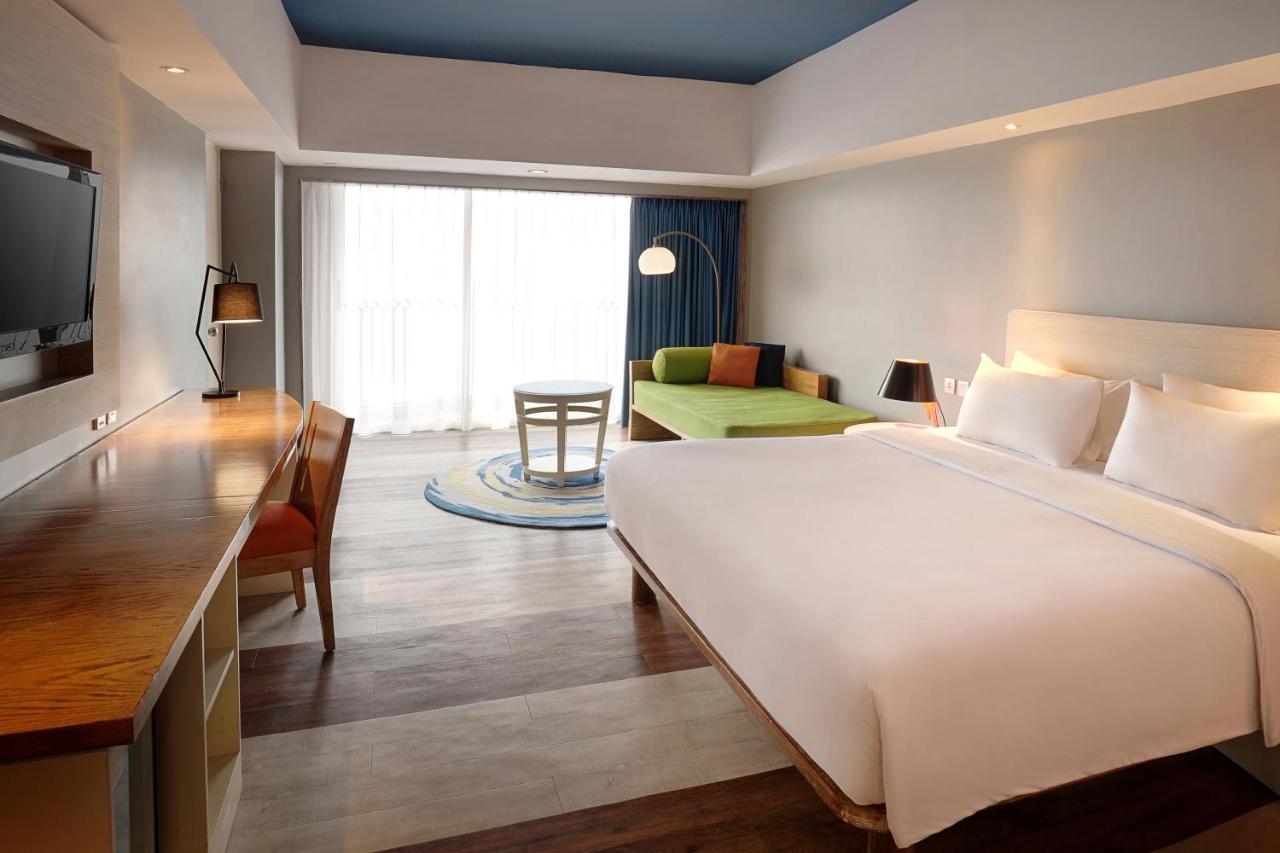 Grand Deluxe King Room with Balcony and Sea View