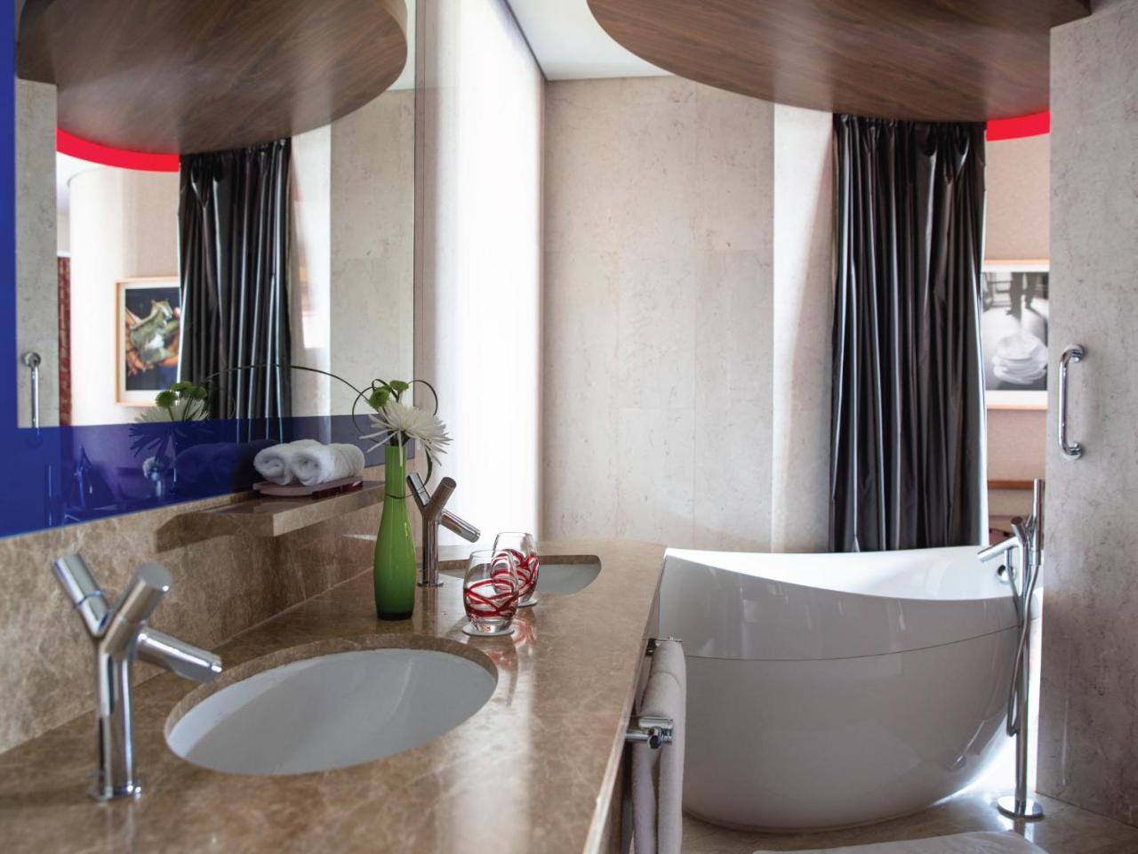 Quarto Deluxe com Cama King-size e Vista da Cidade