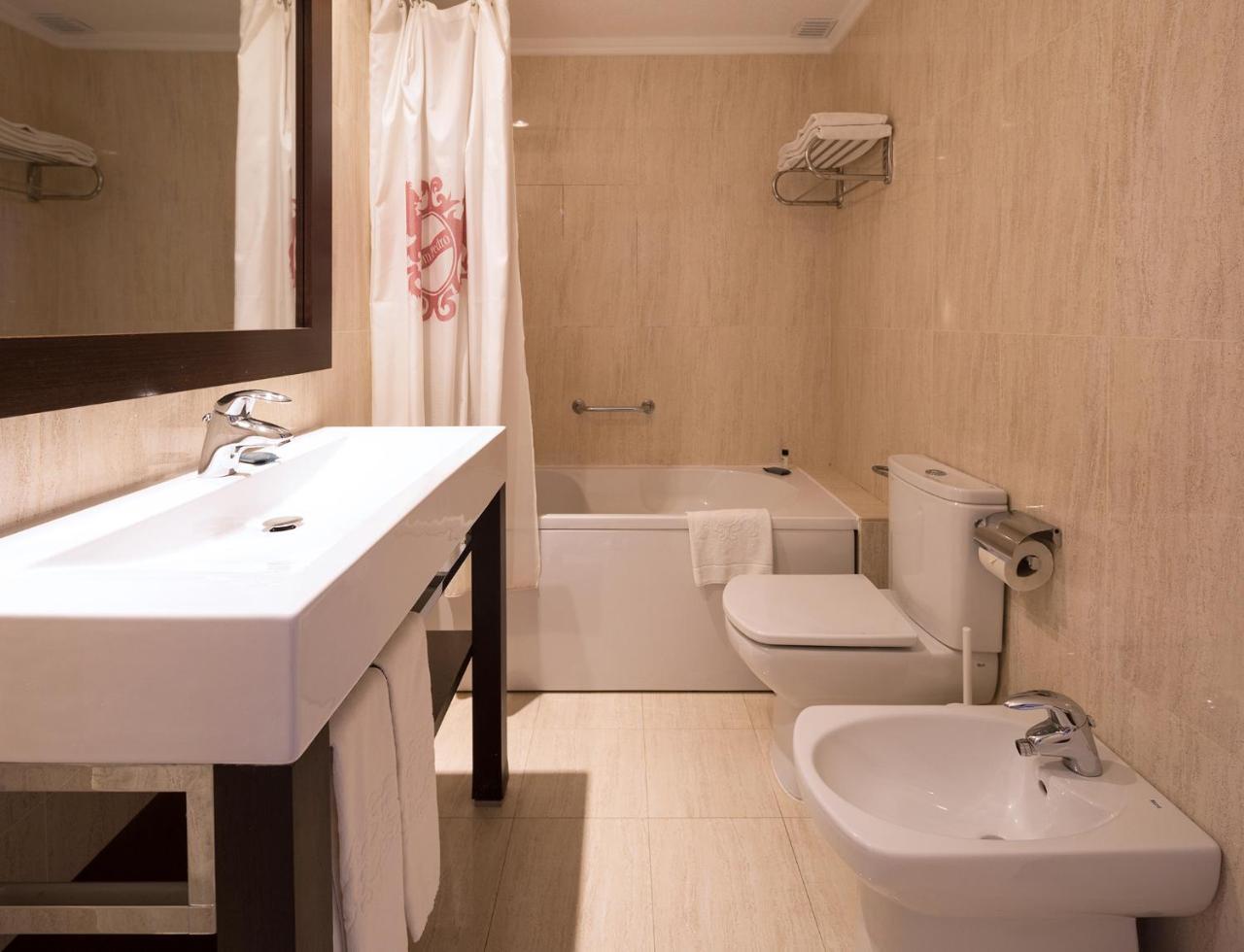 One-Bedroom Apartment with Sea View,1209131221:JPEG