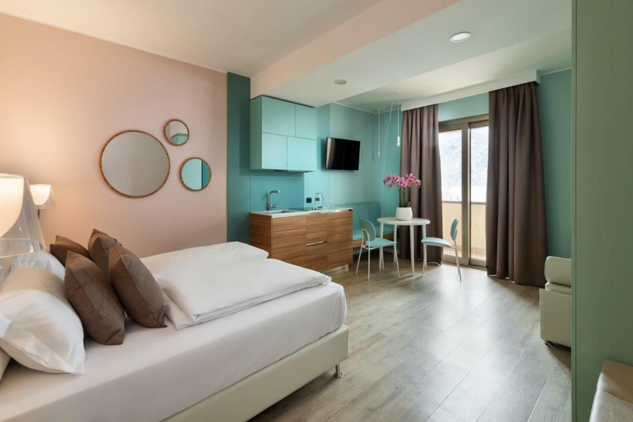 Comfort Studio with Lake View,785831634:JPEG