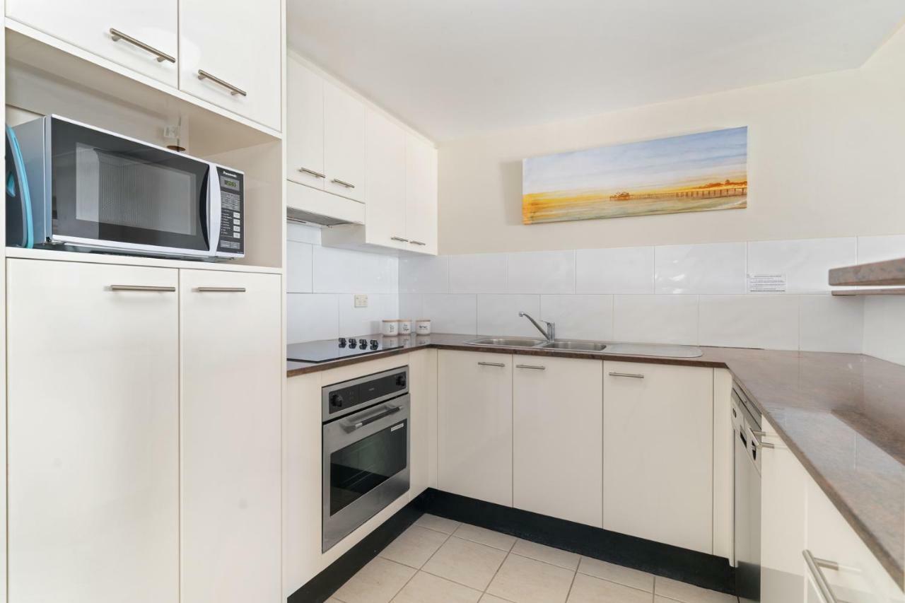 Three-Bedroom Apartment with Courtyard