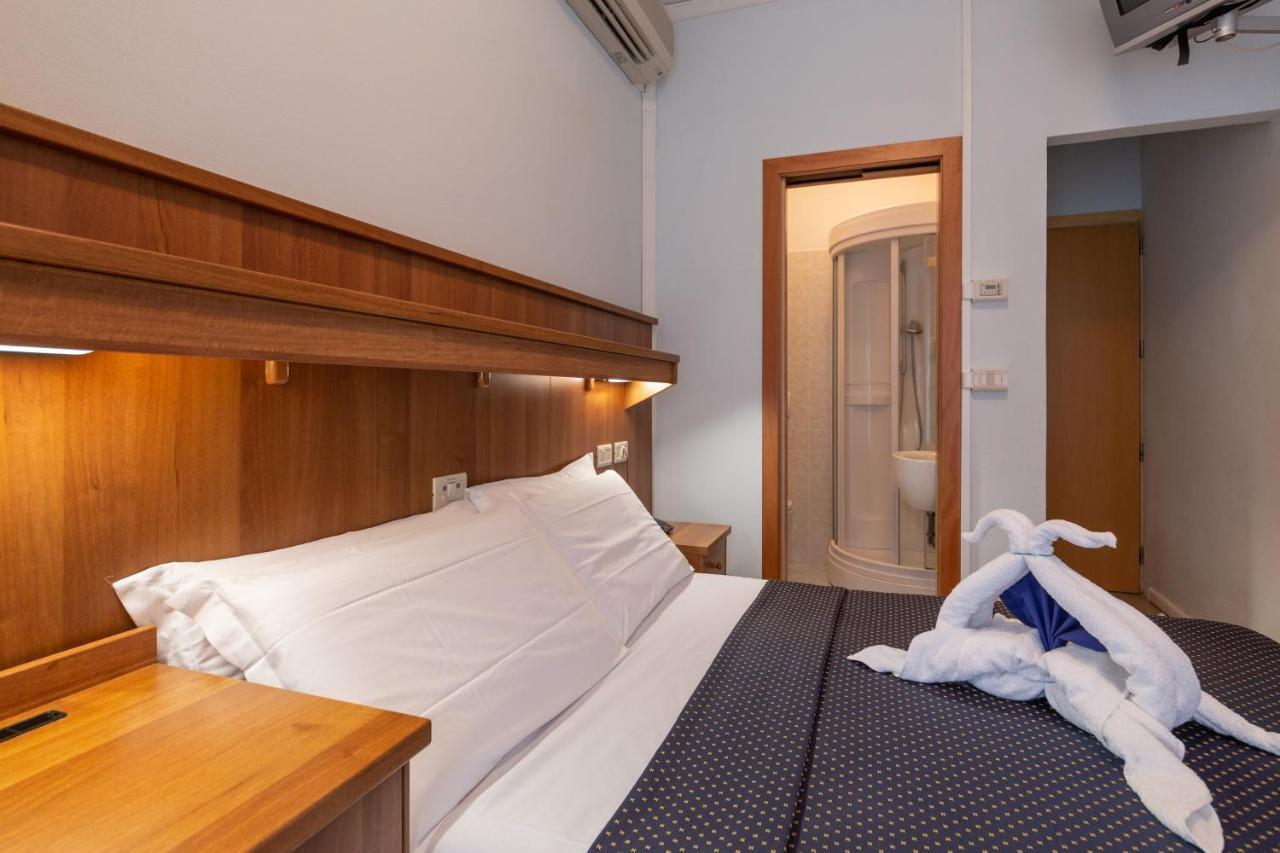 Double Room French Bed