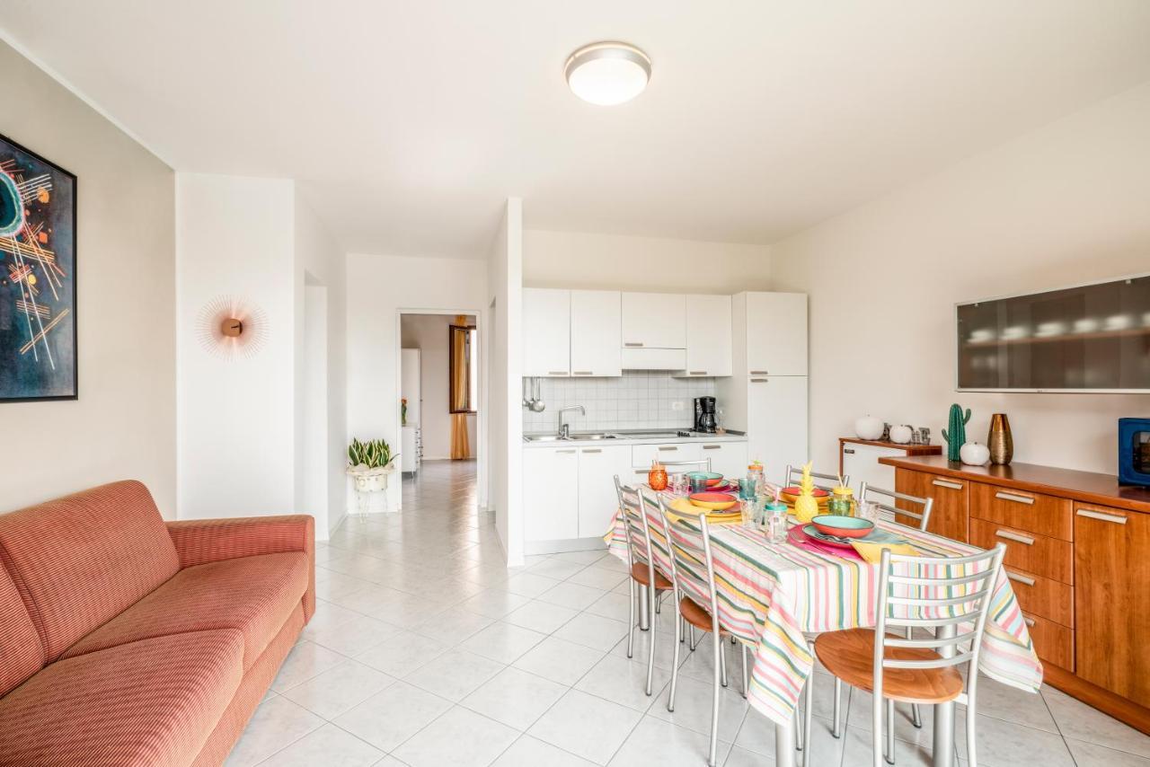 Two-Bedroom Apartment,943539763:JPEG