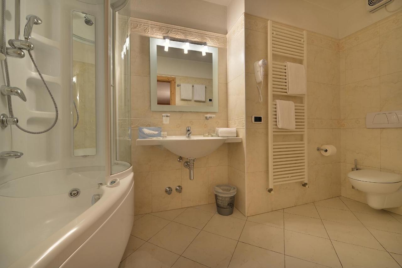 Chambre Lit King-Size avec Baignoire Spa