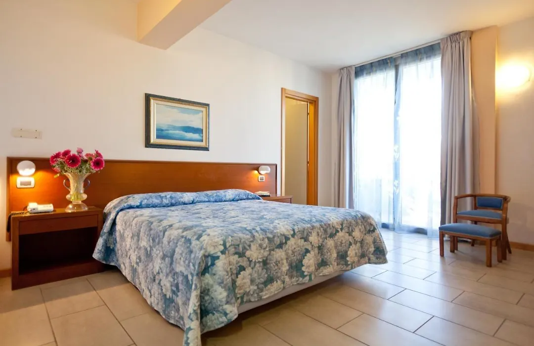 Hotel Idania-1