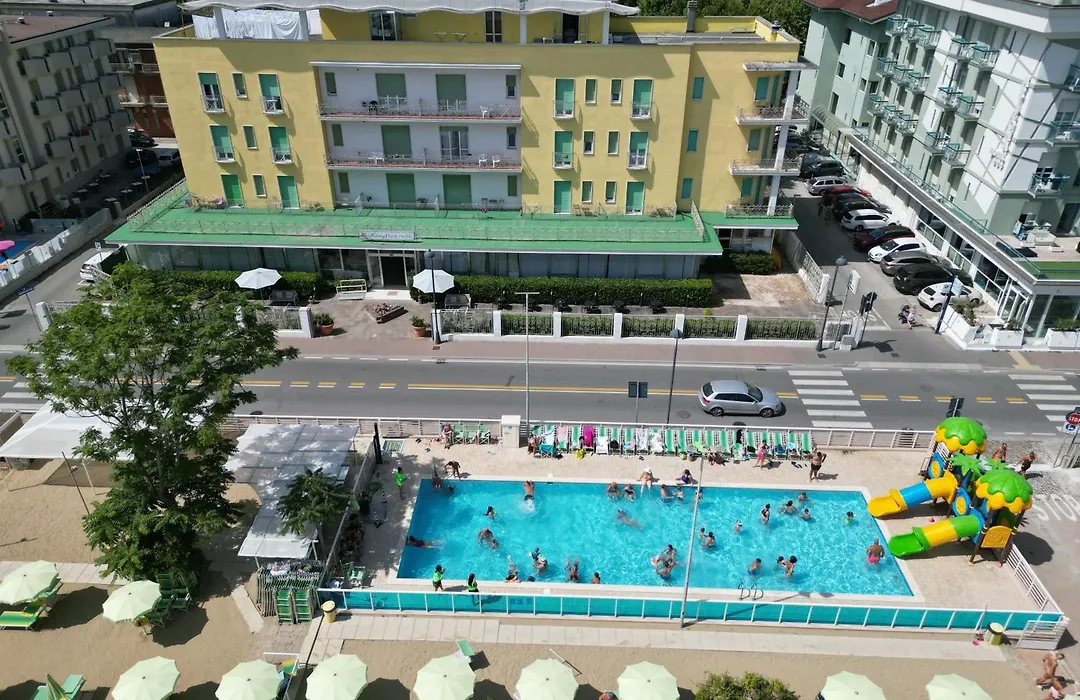 Hotel Holiday Park-1