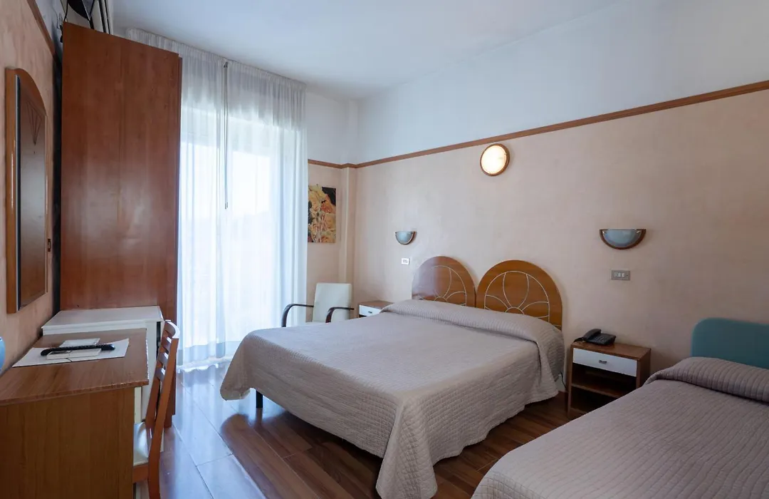 Hotel Britannia Rimini Marina Centro-1