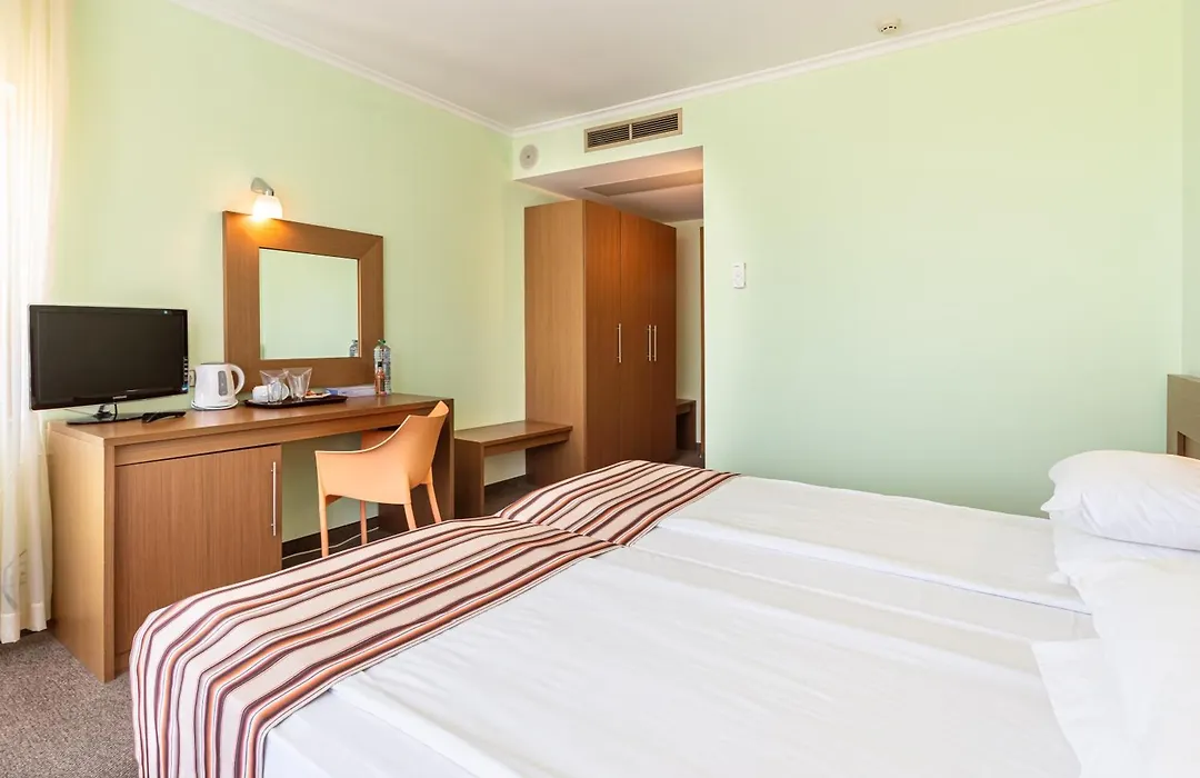 Jeravi Beach Hotel-1