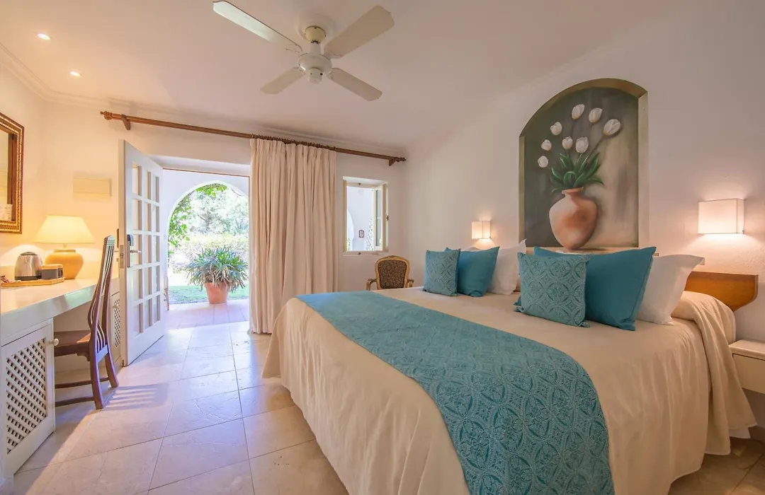Hurricane Beach Hotel-1