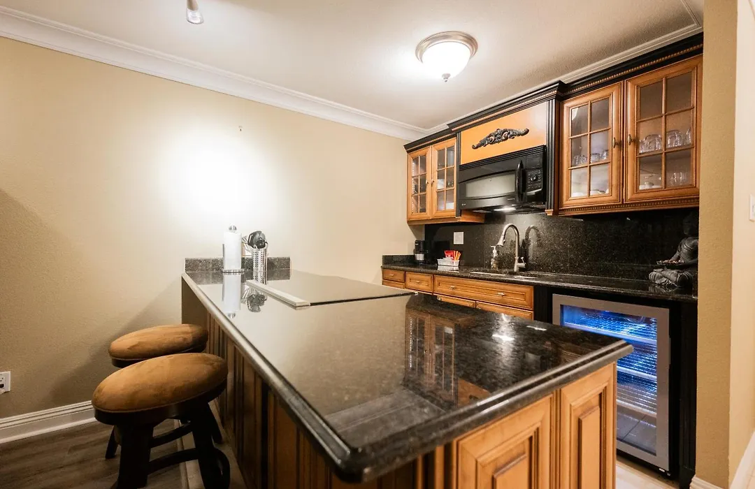 Stripviewsuites At Jockey Club-1