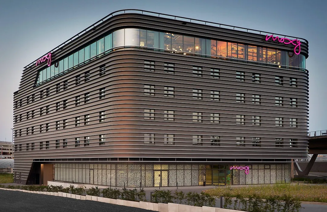 Moxy Cologne Bonn Airport-1