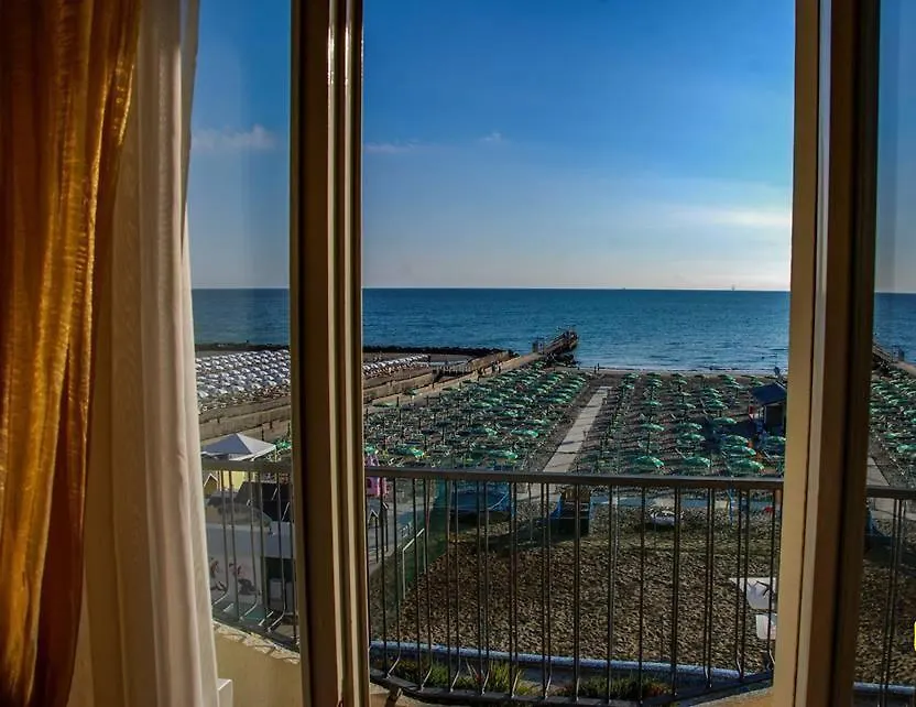 Hotel Ambasciatori Beach Front Breakfast e Brunch XXL fino alle 12 30-1