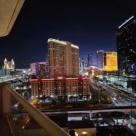 Strip & Sphere View - Separate Living Room - 2 Full Bath - Full Kitchen - Balcony - 900 Sqft - Mgm Signature-2