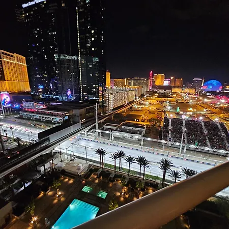 Strip & Sphere View - Separate Living Room - 2 Full Bath - Full Kitchen - Balcony - 900 Sqft - Mgm Signature-3