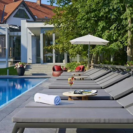Normafa Hotel & Retreat-3