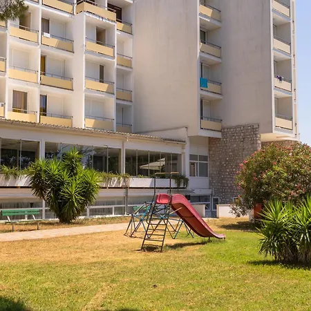 Family Hotel Adria-3