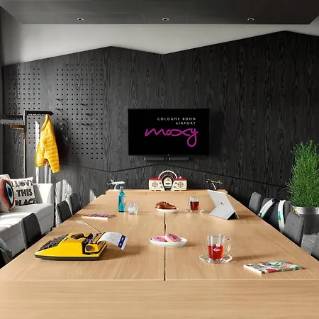 Moxy Cologne Bonn Airport-2