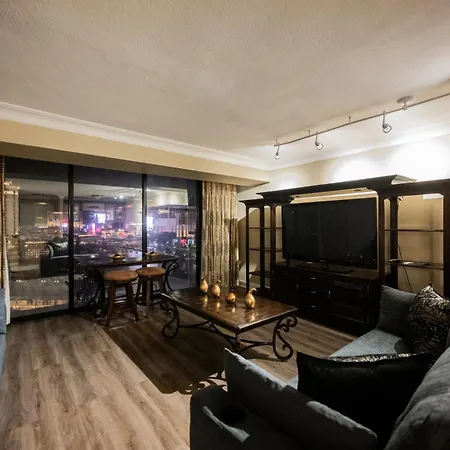 Stripviewsuites At Jockey Club-2