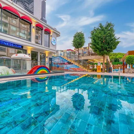Club Big Blue Suit Hotel-2