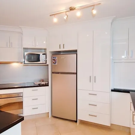Biarritz Apartments Gold Coast-3