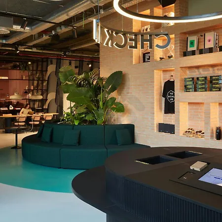 The Social Hub Barcelona Poblenou Extended Stay-3