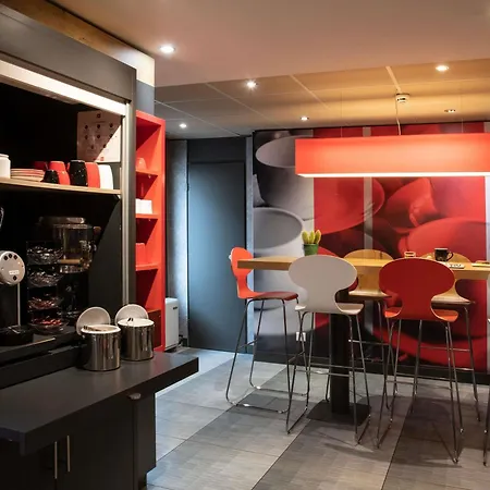 Ibis Cannes Centre-2