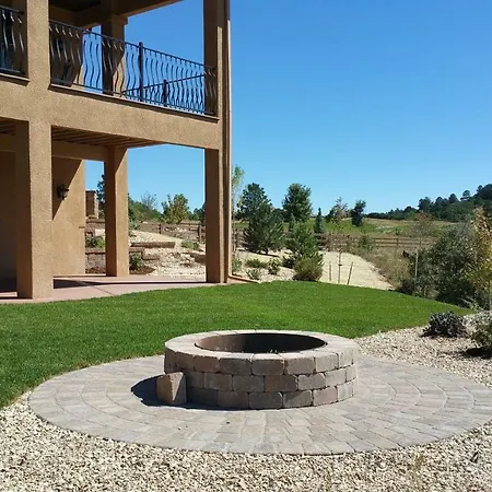 Chateau du Pikes Peak, a Tuscany Retreat-2