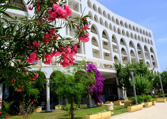 Hotels with pool Goldenday Wings