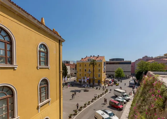 B&B only: Theatre Of Dreams Rooms