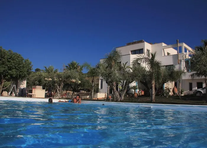 Hôtel avec piscine: Punta Bianca Suite & Home Experience
