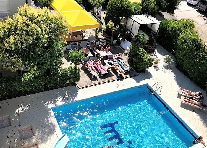  Marzia Con Piscina