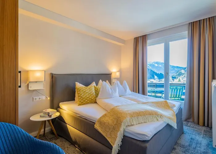 Gästehaus Schusser an der Therme, Frühstück, Doppelzimmer und Ferienwohnung