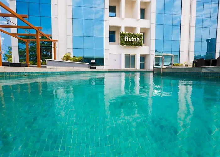 Luxury hotel only: Clarion Hotel Chennai