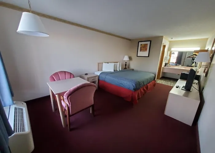 Motel: Twelve Oaks Inn