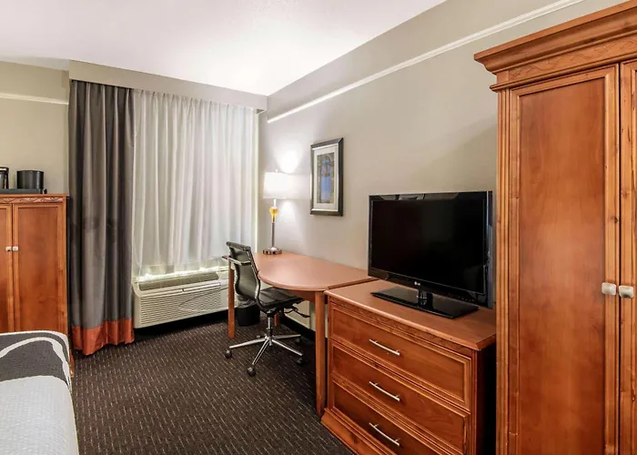 La Quinta Inn By Wyndham Brooks City Base