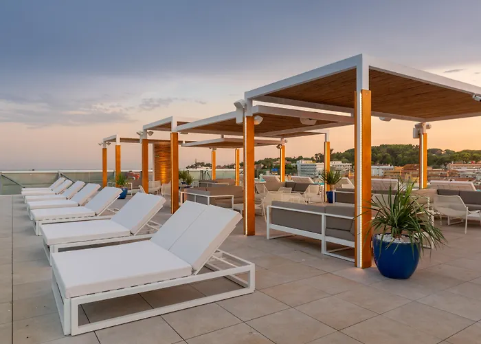 L'Azure Hotel 4* Sup