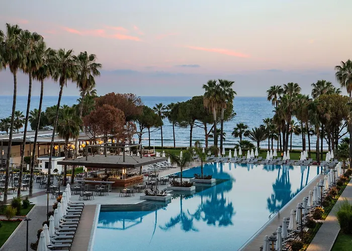 Acanthus Cennet Barut Collection