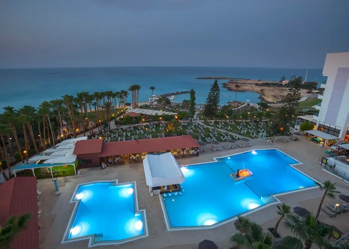 Cavo Maris Beach Hotel&Suites