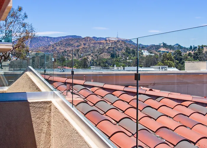 Luxury hotel only: Holiday Inn Express Hollywood Walk Of Fame By Ihg