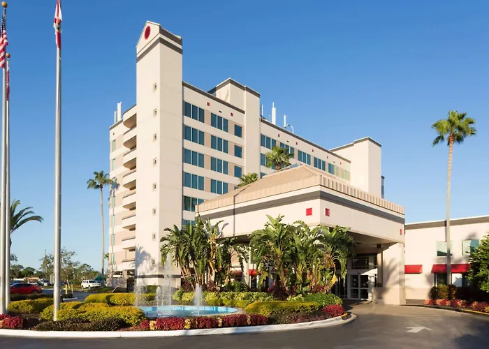 Ramada By Wyndham Kissimmee Gateway - Free Theme Park Shuttle