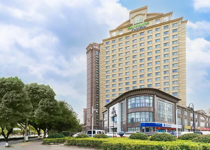 Central hotel: Holiday Inn Express Suzhou Changjiang By Ihg
